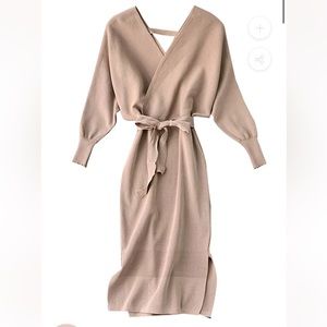 Goodnight Macaroon 'Caitlin' Batwing Open
Back Waist Tie V Neck Knit Dress